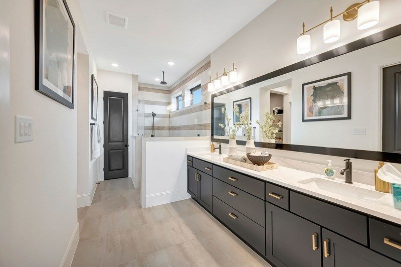 The Begonia - Owner's Bath