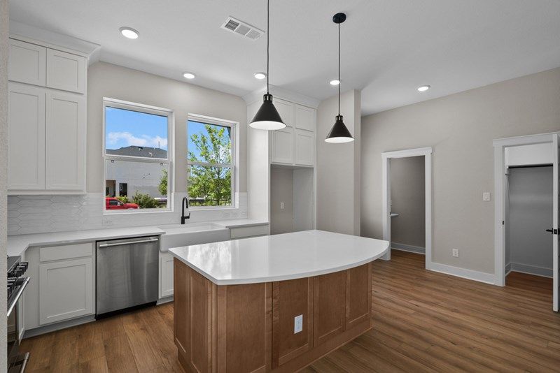 The Edmond - Kitchen