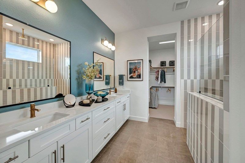 The Kingsland - Owner's Bath