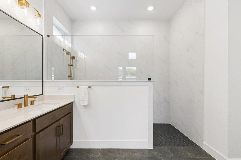 The Beeville - Owner's Bath