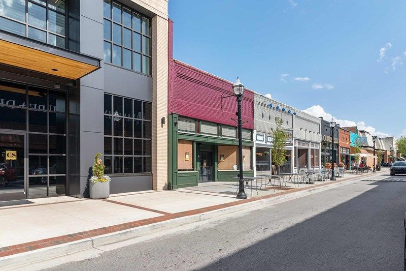 Nearby Shopping, Dining and Entertainment