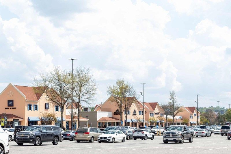 Nearby Shopping, Dining and Entertainment