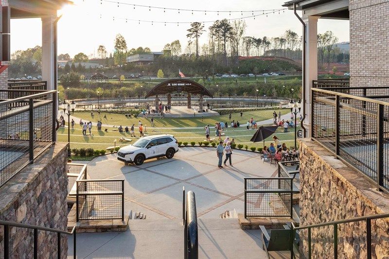 Nearby Shopping, Dining and Entertainment