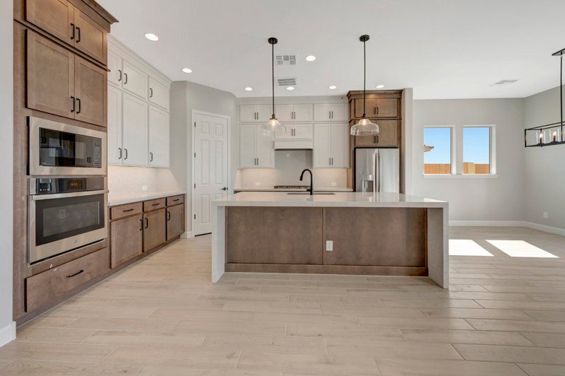 Canyon Views – 70’ Sunrise Series por David Weekley Homes en Phoenix-Mesa Arizona