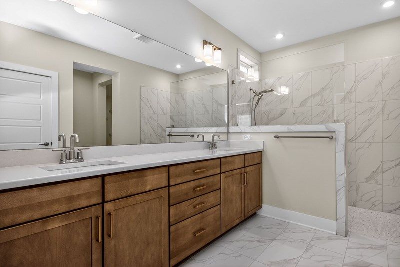 The Glenwood - Owner's Bath