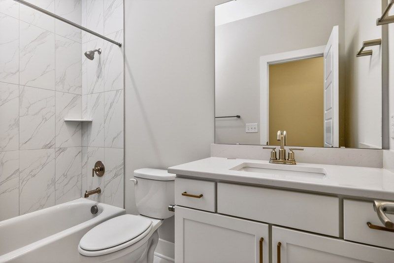 The Glenwood - Bathroom