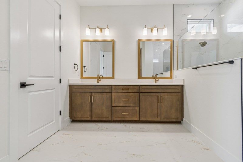 The Bonham - Owner's Bath