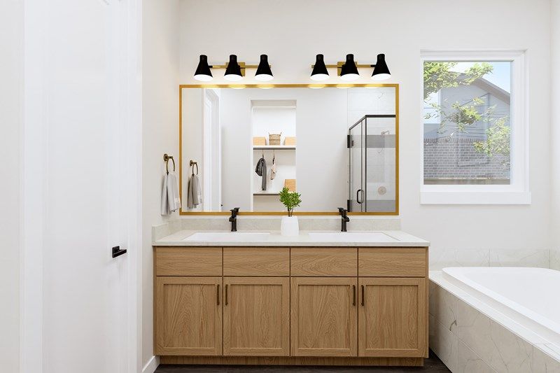 The Lade - Owner's Bath