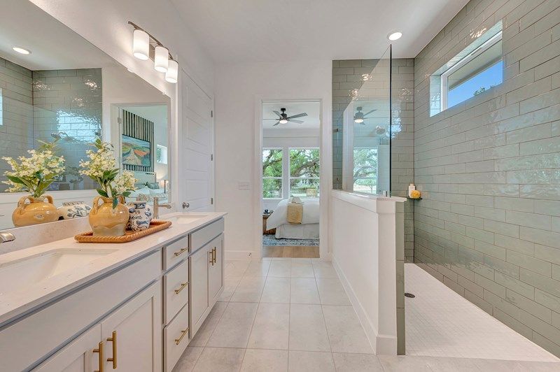 The Paulino - Owner's Bath