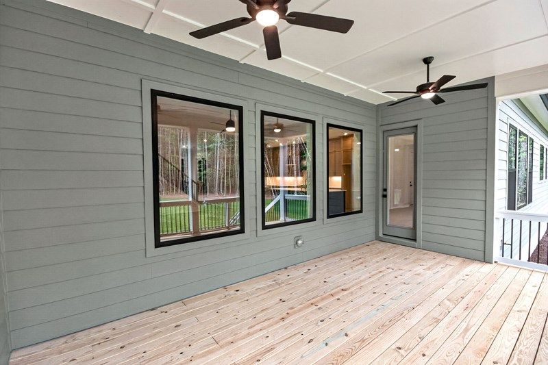 The Hillbrook - Porch