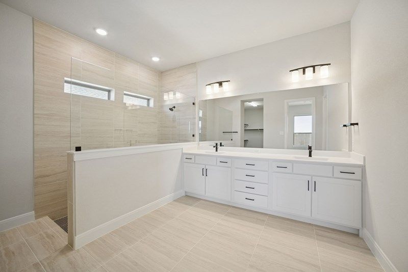 The Ellwood - Owner's Bath