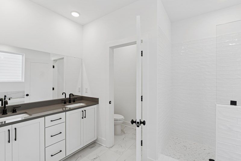 The Brexton - Owner's Bath