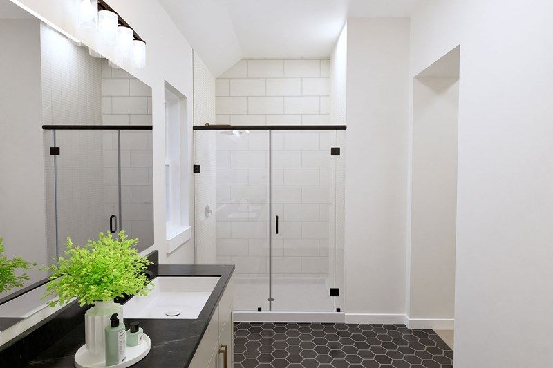 The Edinburgh - Owner's Bath