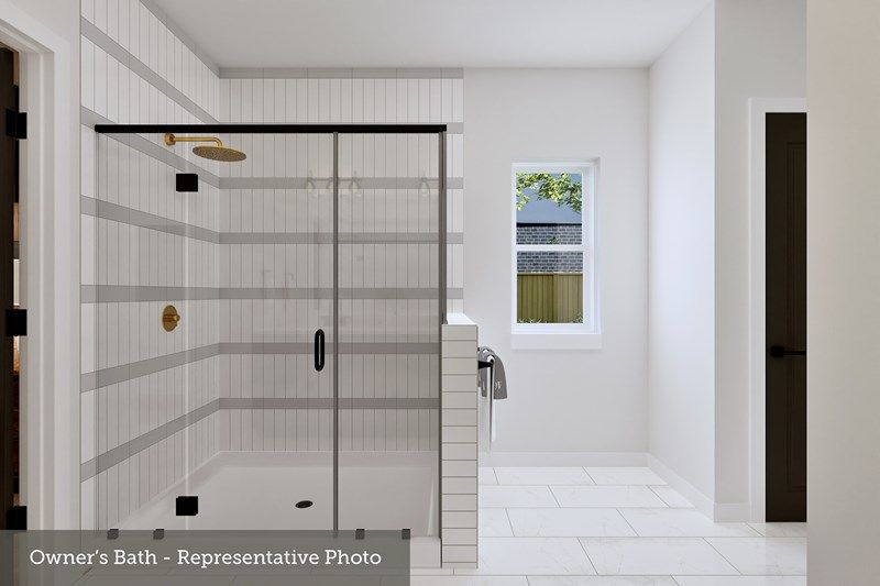 The New Braunfels - Owner's Bath