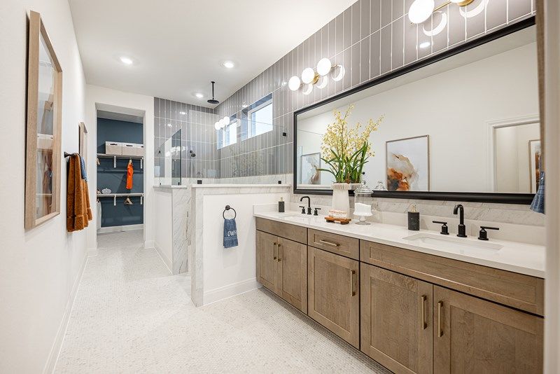 The Jacksboro - Owner's Bath