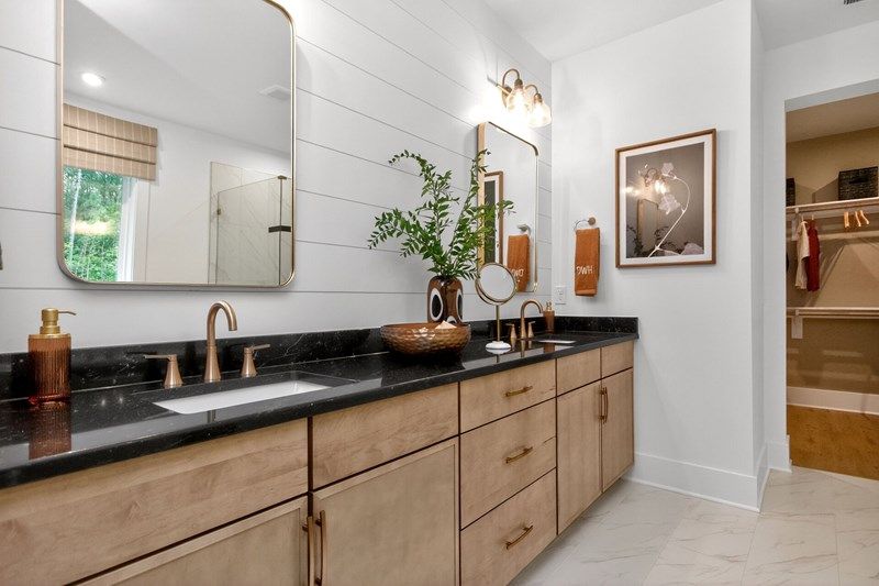 The Oakcroft - Owner's Bath