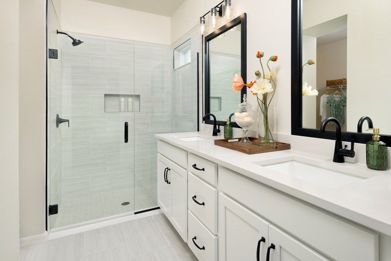 The Rosbach - Owner's Bath