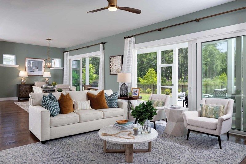 Discover Series - Signature - Family Room