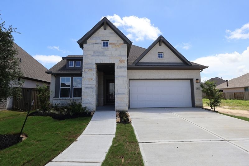 Courtland - Riceland - Enclave Collection: Mont Belvieu, Texas - David Weekley Homes