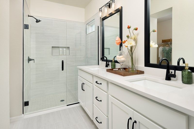 The Rosbach - Owner's Bath