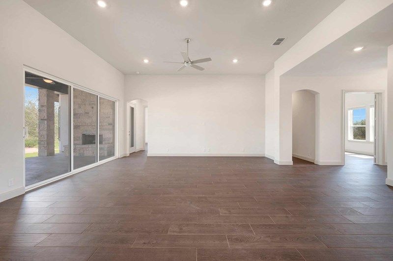 The Maidstone - Family Room