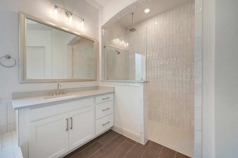 The Maidstone - Owner's Bath