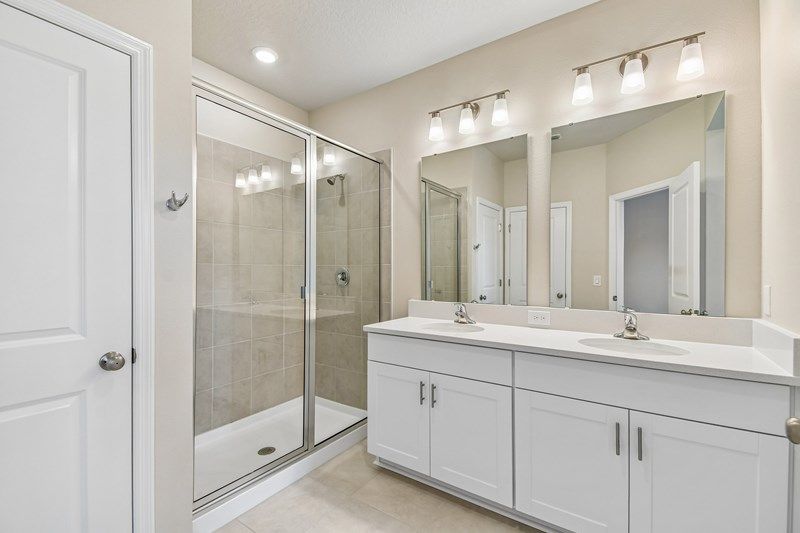 The Peppermill - Owner's Bath