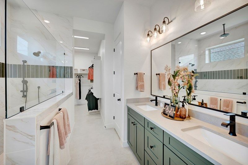 The Galveston - Owner's Bath