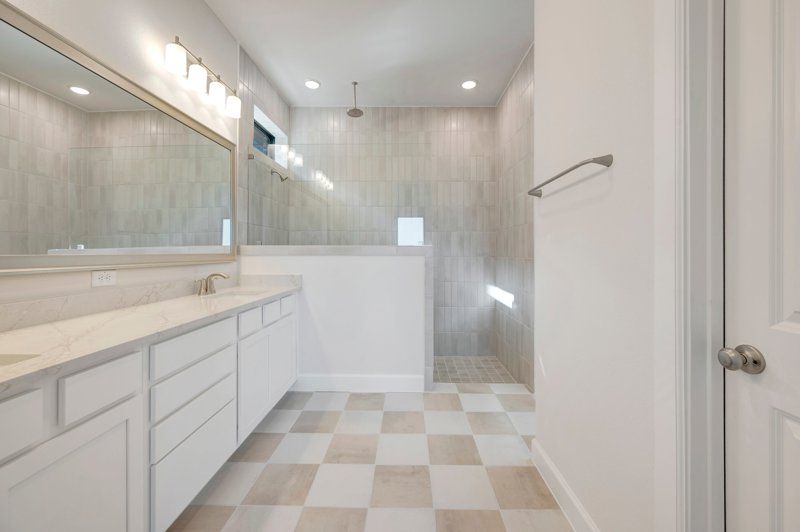 Owner's Bath