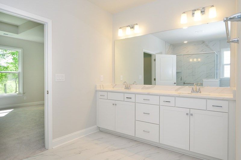 The Ponder - Owner's Bath