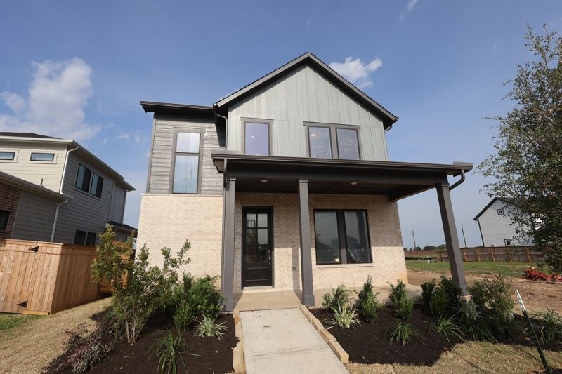 Benefield - Sienna - Landmark Row Collection: Missouri City, Texas - David Weekley Homes