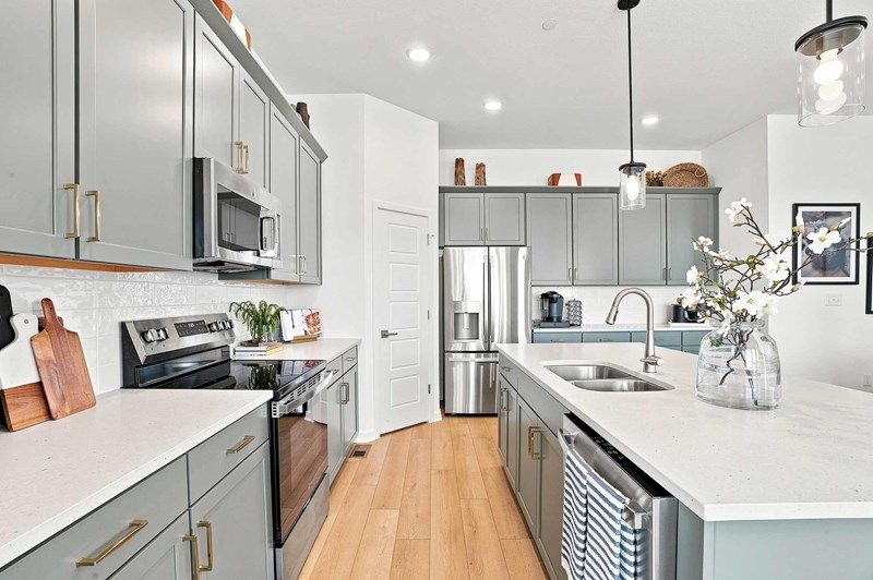 The Devin - Kitchen