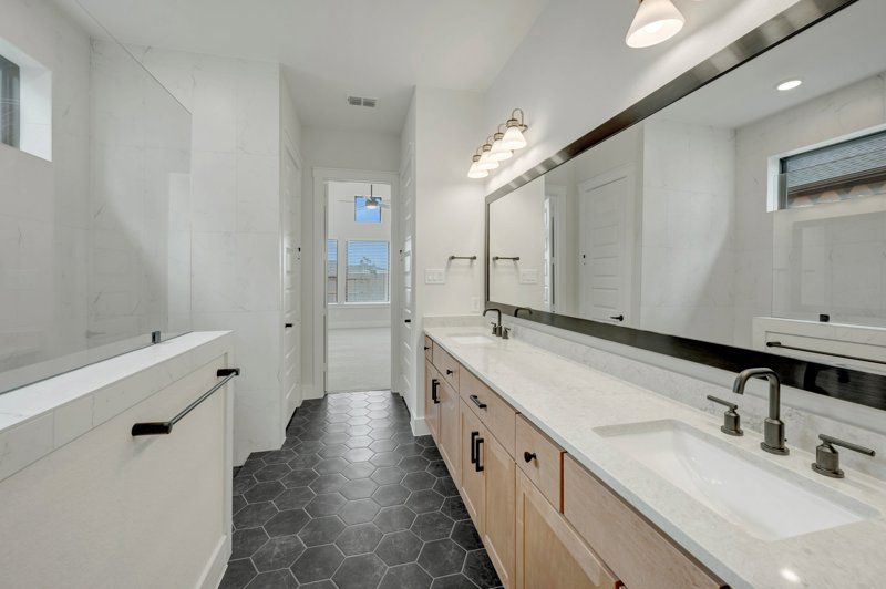 Owner's Bath