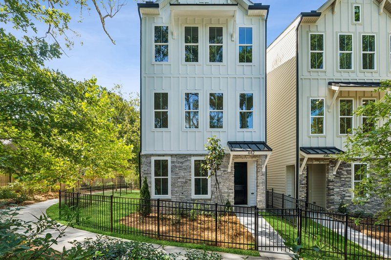 Melton - Celesta: Scottdale, Georgia - David Weekley Homes