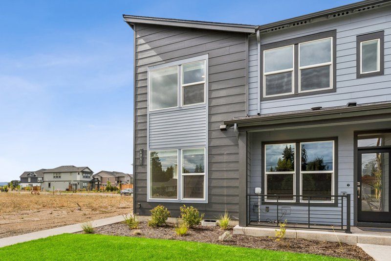 Heathley - Reed's Crossing - The Bridges Series: Hillsboro, Oregon - David Weekley Homes