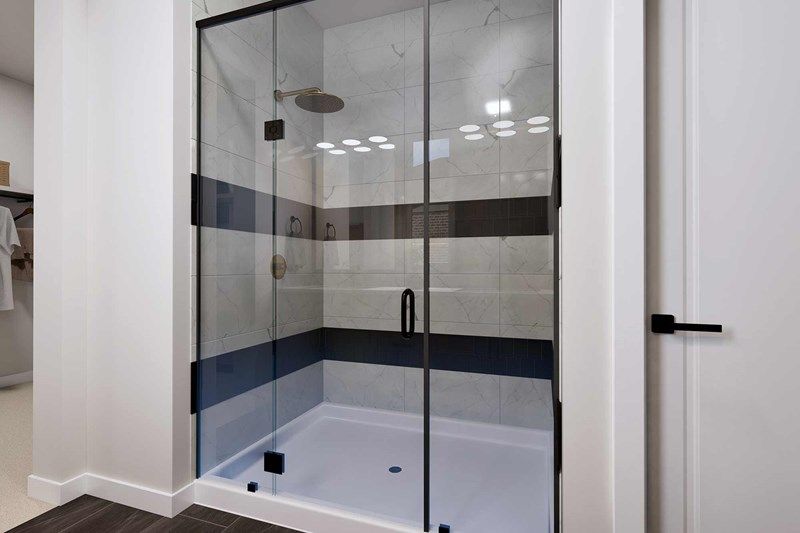The Holly - Owner's Bath