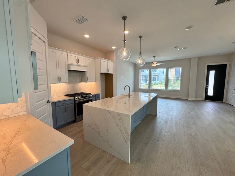 Bridgeland Central: Emerald Heights - Cottages Row Collectio por David Weekley Homes en Houston Texas