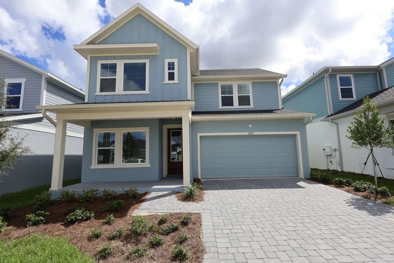 Oakfield at Mount Dora Cottage Series por David Weekley Homes en Orlando Florida