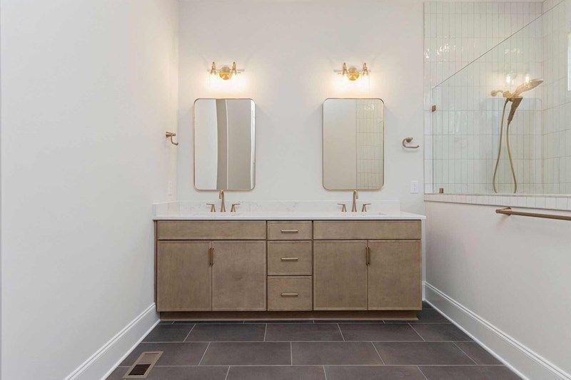 The Normont - Owner's Bath