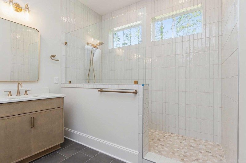 The Normont - Owner's Bath