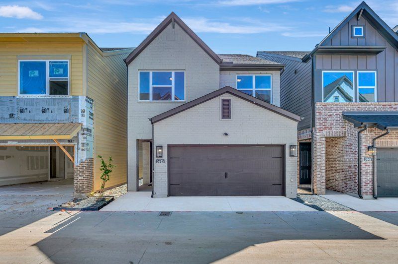 Fairbridge - Trails at Waterside - Garden Series: Fort Worth, Texas - David Weekley Homes