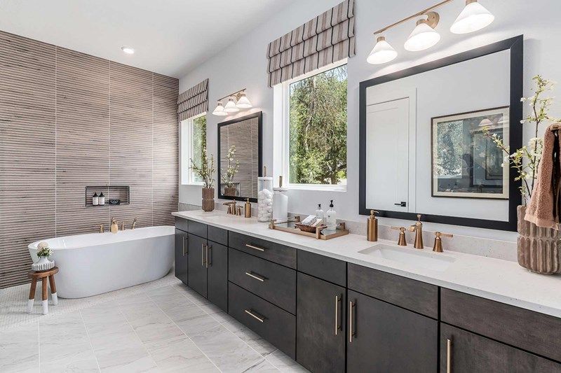 The Centeno - Owner's Bath