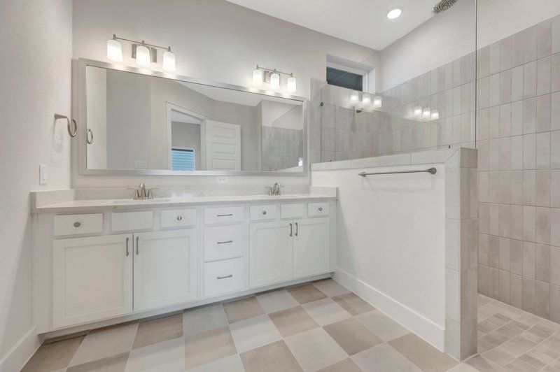 Owner's Bath