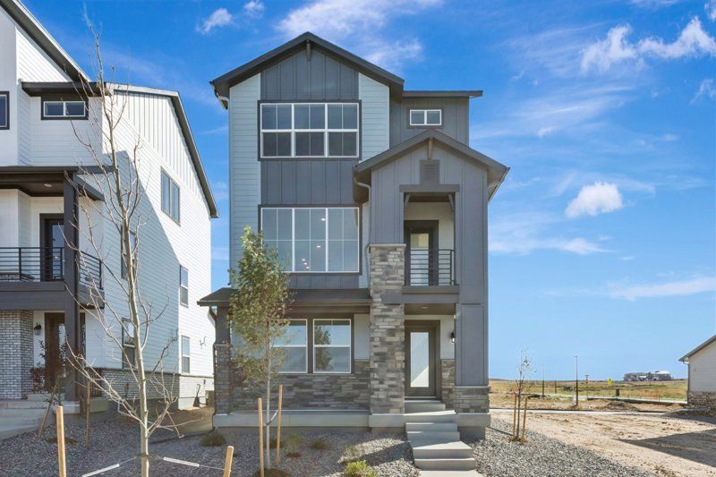 Firehawk - The Aurora Highlands Pinnacle Collection: Aurora, Colorado - David Weekley Homes