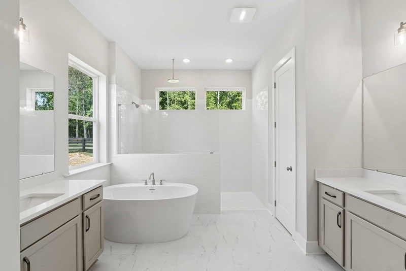 The Castlegrove - Owner's Bath
