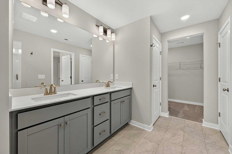The Bluestar II - Owner's Bath