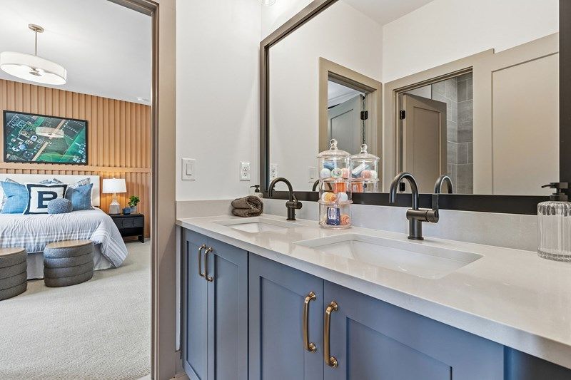 The Tolar - Jack and Jill Bath