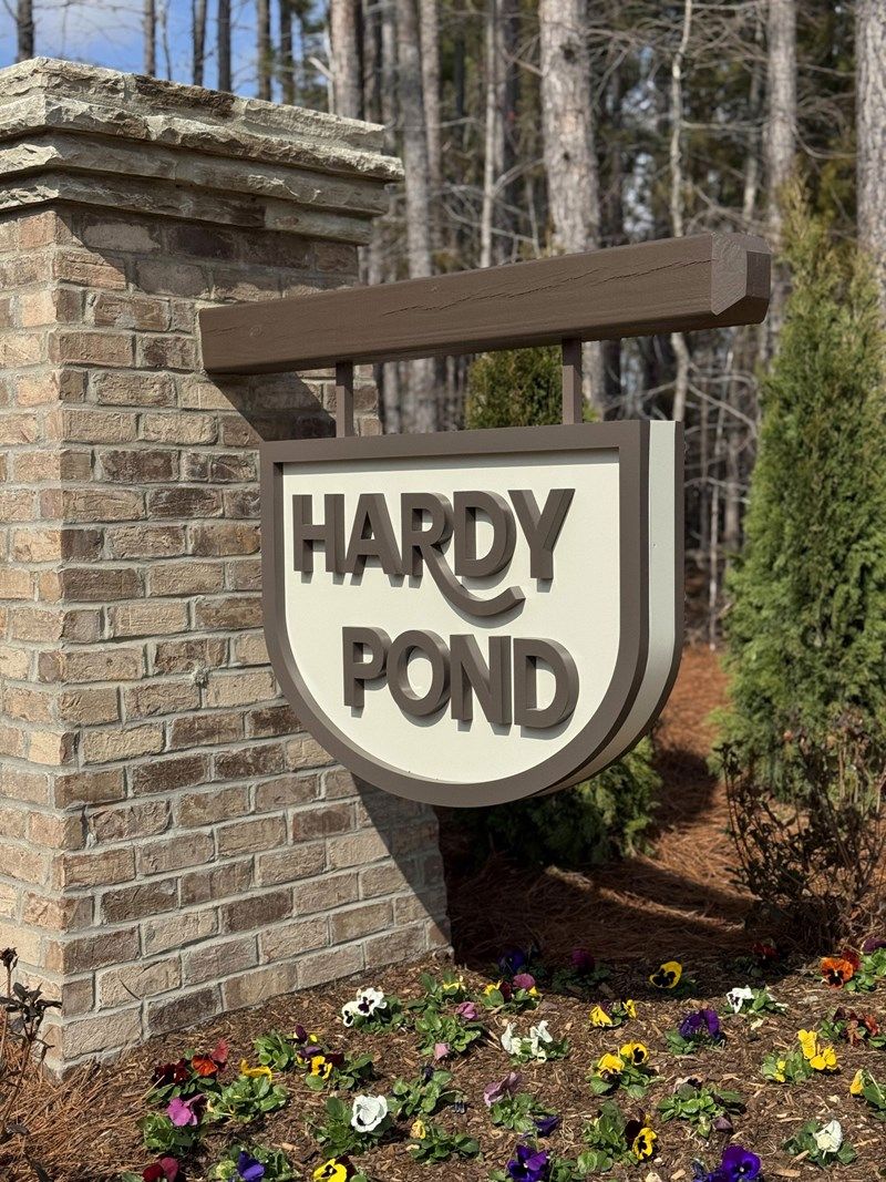 Hardy Pond Monument