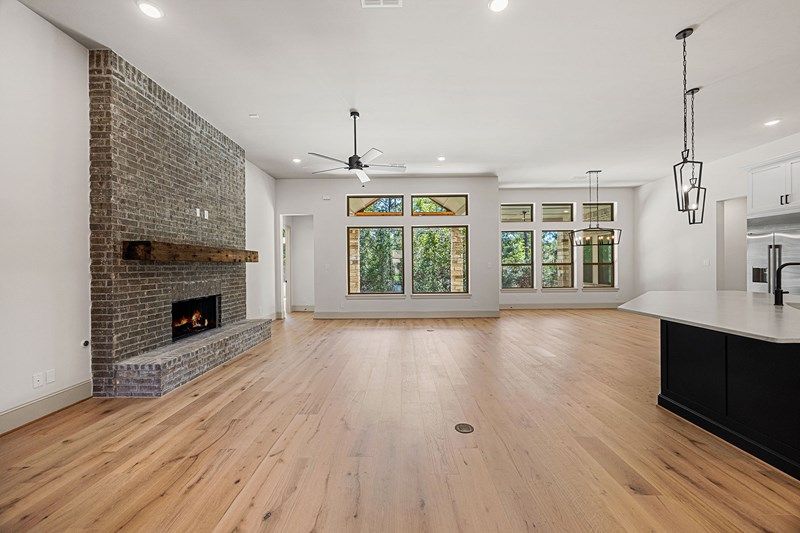 7749 Dogwood - Family Room