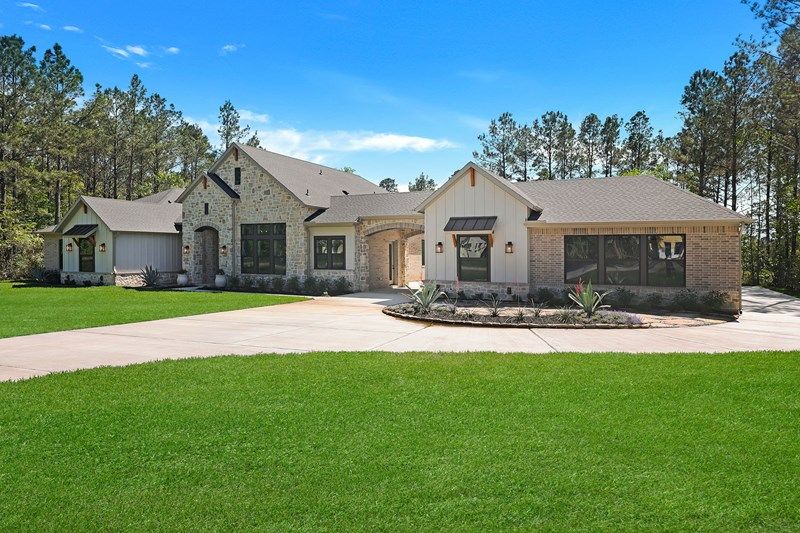7741 Dogwood - Exterior Front